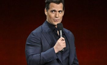 Do baru wszedł Superman, Wiedźmin i Nieśmiertelny. Barman spytał: Co podać panie Cavill?