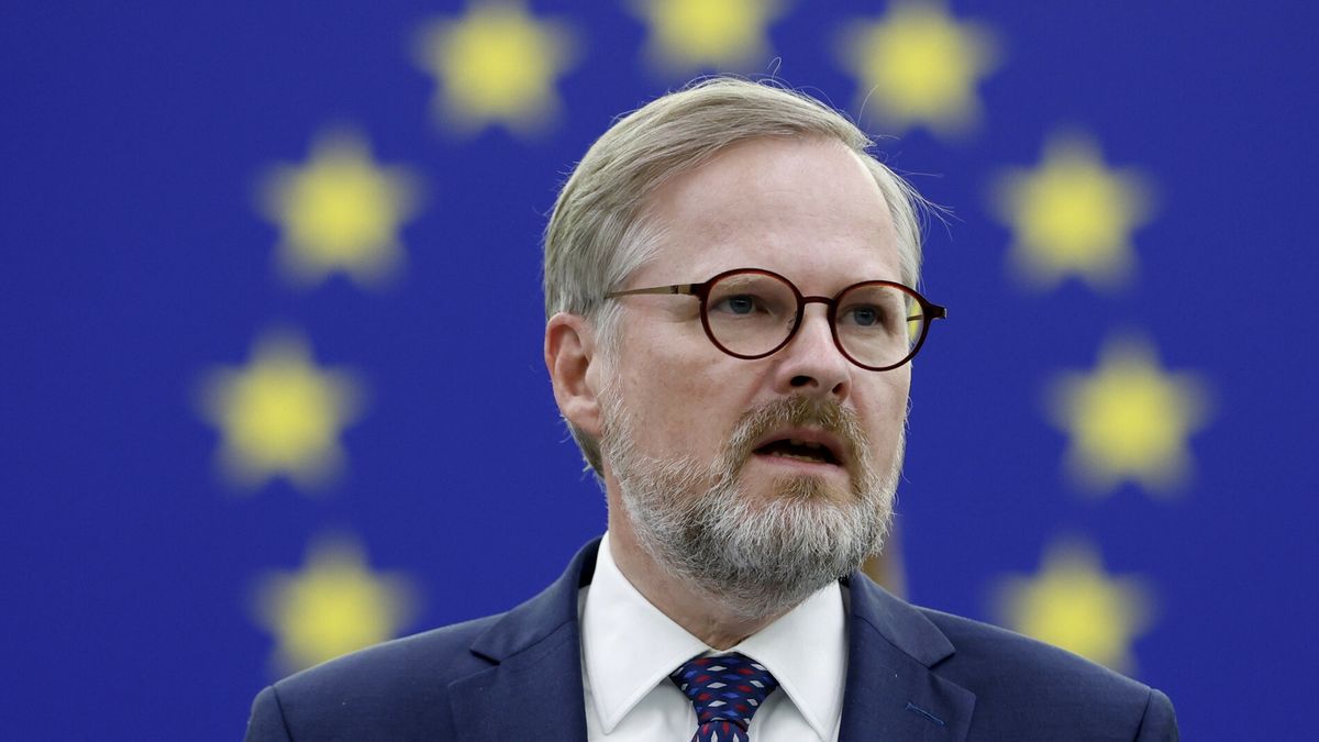 Premier Czech Petr Fiala namawia swoich rodaków do oszczędzania