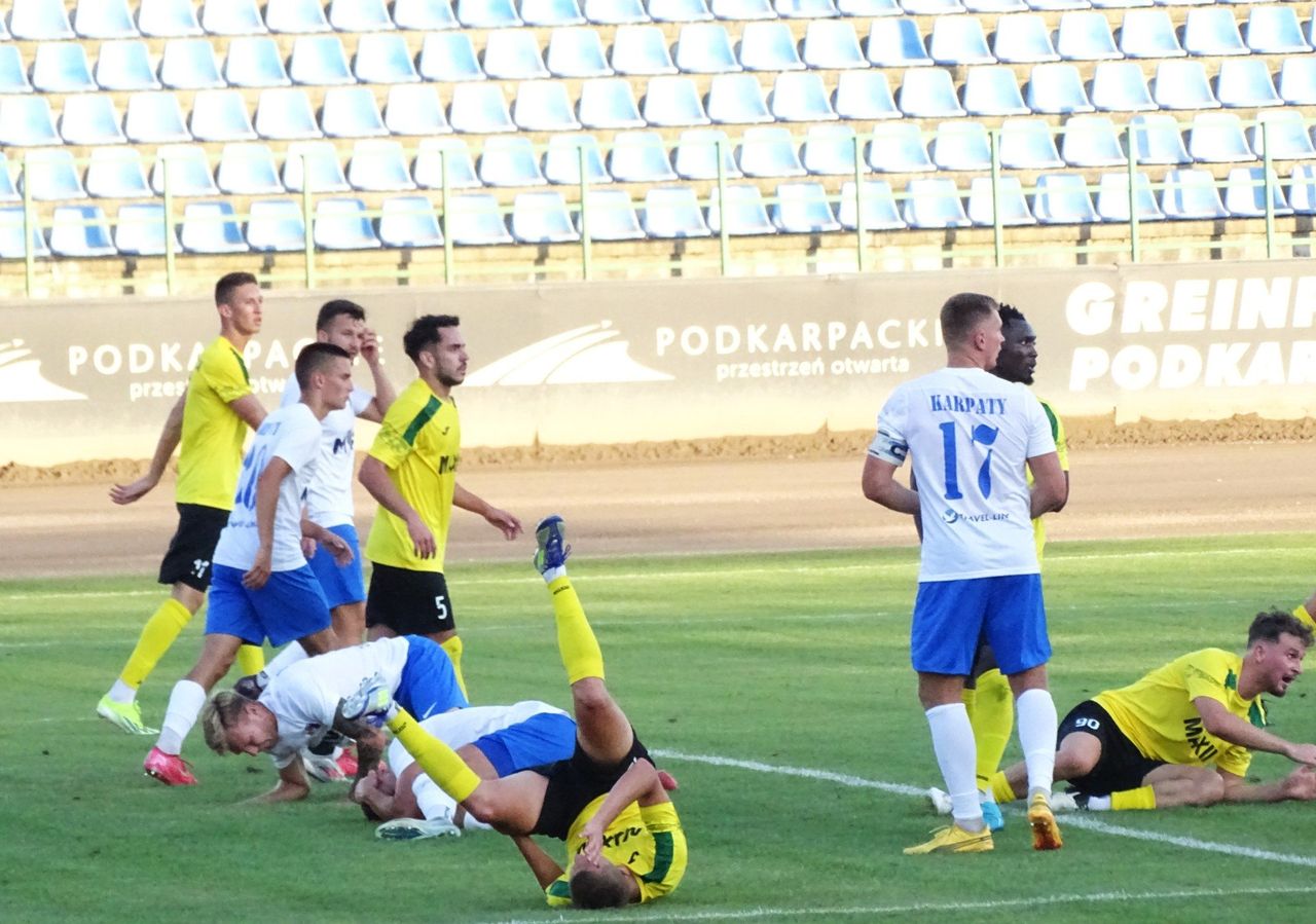 4. liga podkarpacka. Jimenez pokazał klasę. Karpaty Krosno pokonały LKS Czeluśnica