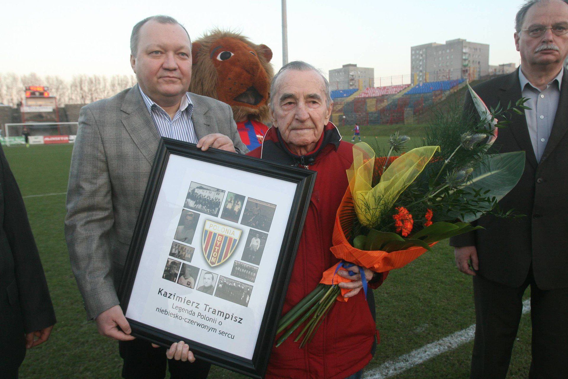 29.03.2014 r. Przed meczem Polonii Bytom z UKP Zielona Góra Kazimierz Trampisz został uhonorowany z okazji 85. urodzin.