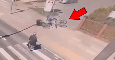 Moment zderzenia dwóch rowerzystów. Groźne nagranie z wypadku w Białymstoku