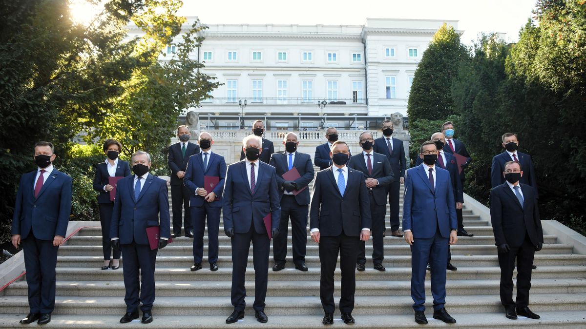 Nowy rząd Zjednoczonej Prawicy po zaprzysiężeniu.