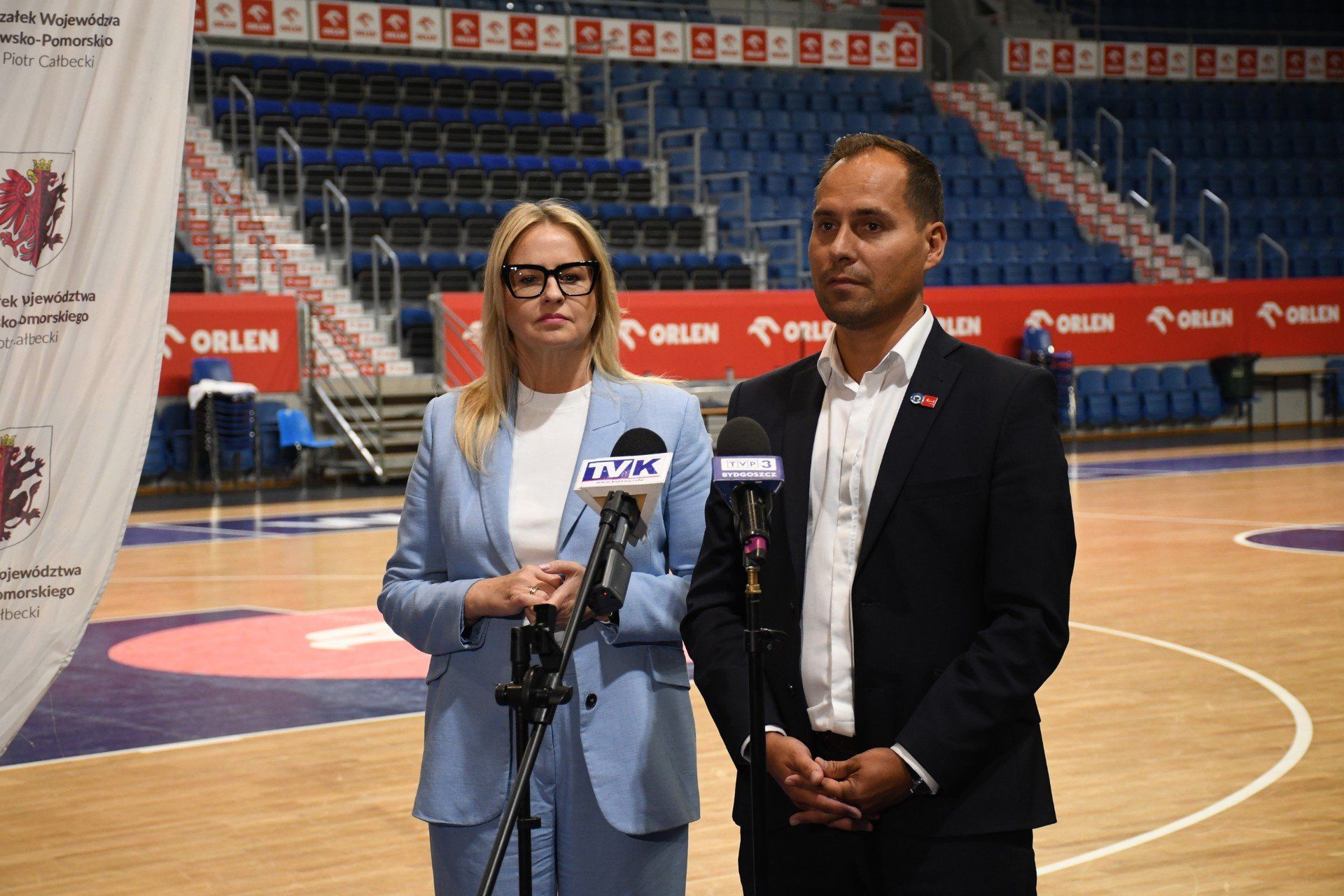 Aneta Jędrzejewska, wicemarszałek Województwa Kujawsko-Pomorskiego i  Łukasz Pszczółkowski przed turniejem o Puchar Marszałka Województwa Kujawsko-Pomorskiego 2025