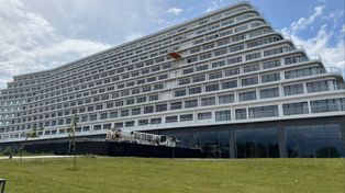 1500 zł/noc nie odstraszyło Polaków. Gołębiewski pokazał liczby