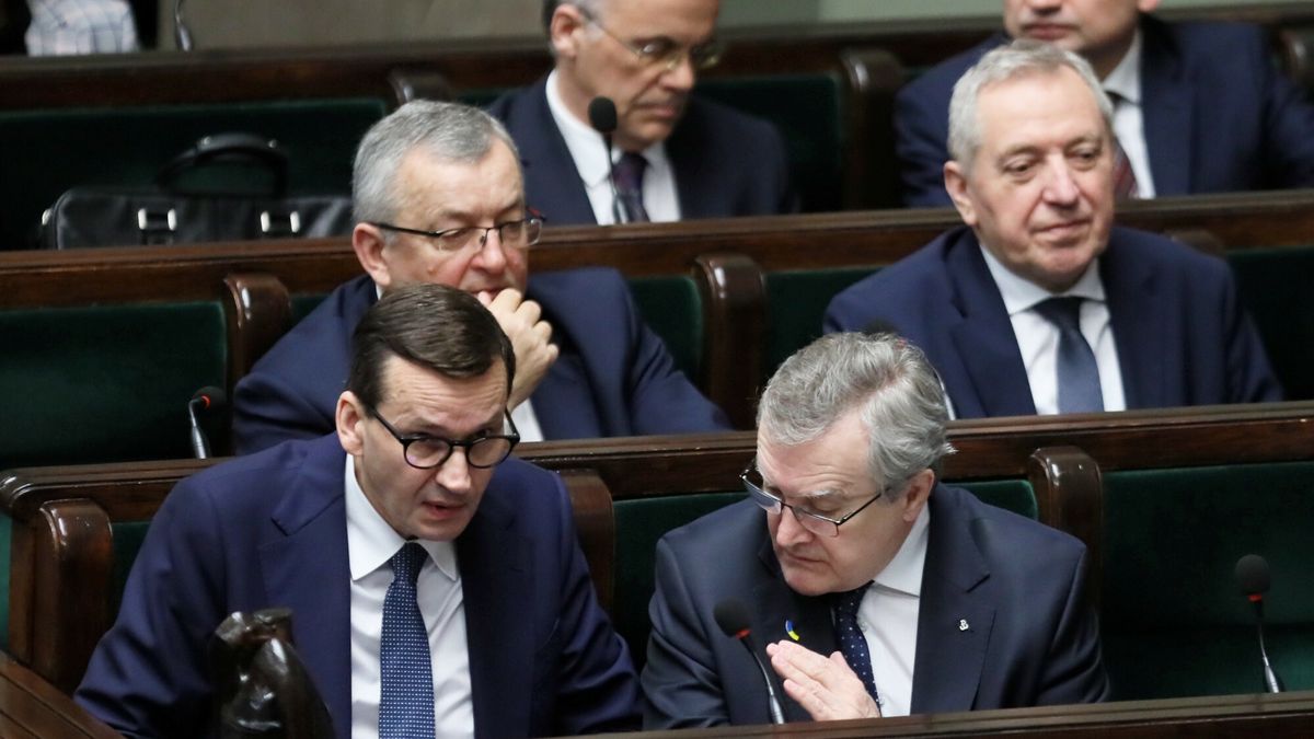 53. posiedzenie Sejmu IX kadencji
Fot. Wojciech Olkusnik/East News, Warszawa, 27.04.2022. 53. posiedzenie Sejmu IX kadencji.
N/z: lawy rzadowe: Andrzej Adamczyk, Henryk Kowalczyk, premier Mateusz Morawiecki, Piotr Glinski.
Wojciech Olkusnik