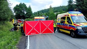 Hoszów: Dwie osoby ranne w czołowym zderzeniu. Interweniował LPR