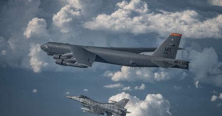 Amerykański bombowiec B-52 nad Polską. Rosja poderwała myśliwiec Su-27