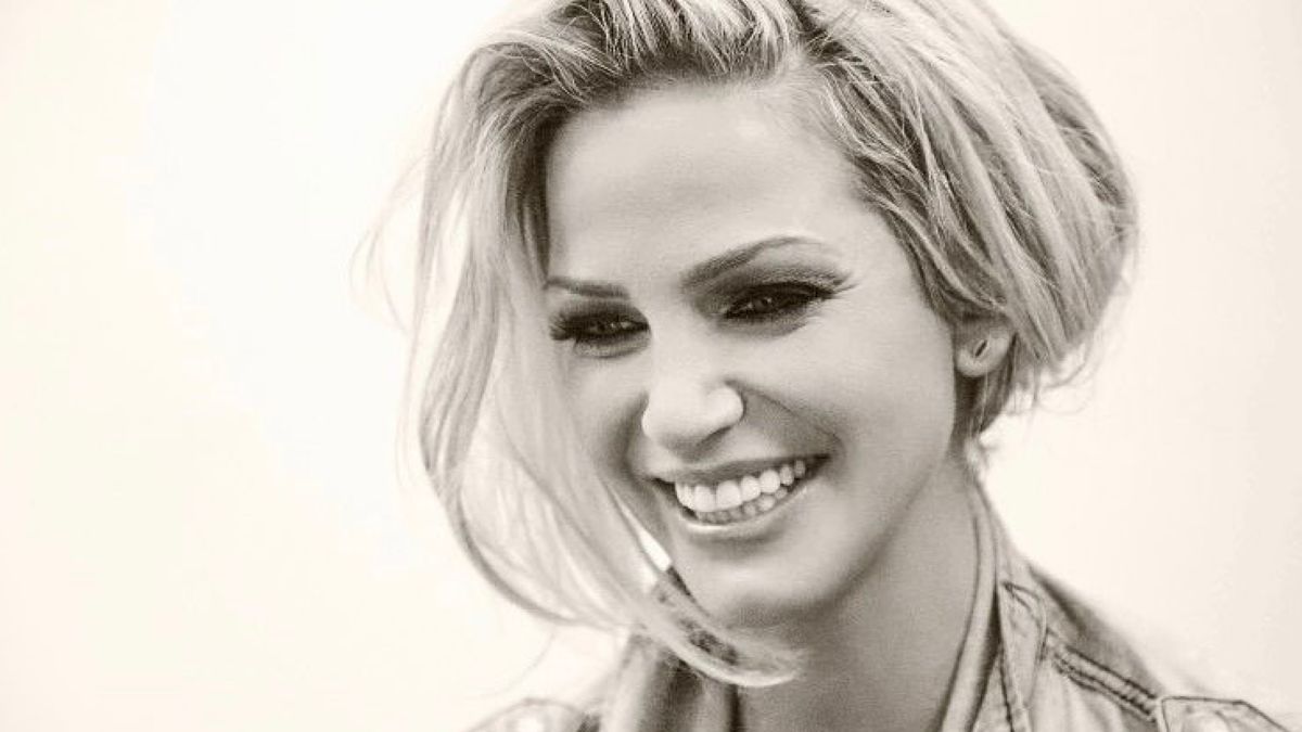 Sarah Harding była piosenkarką, aktorką i modelką