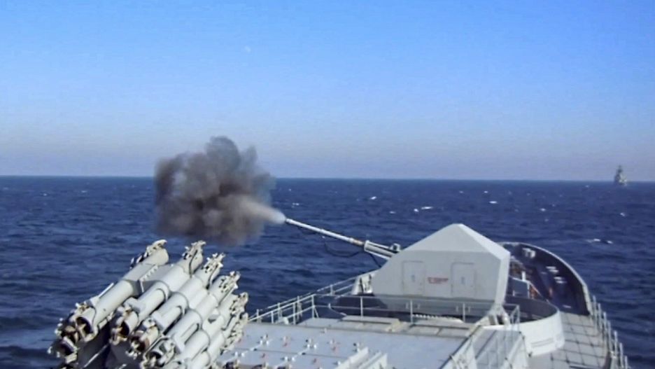 epa09758195 A handout still image taken from handout video made available by the Russian Defence Ministry press service shows ships of the Black Sea Fleet conducted an artillery battle and destroyed a mock enemy submarine in Black Sea near Sevastopol, Russia, 15 February 2022. In December 2021, the Russian Foreign Ministry published draft agreements between the Russian Federation and NATO and the United States on security guarantees. The document says that the United States should not create military bases in the territories of the former Soviet Union countries that are not members of NATO. The Russian Foreign Ministry 26 January received a response from the United States and NATO on security guarantees.  EPA/RUSSIAN DEFENCE MINISTRY PRESS SERVICE HANDOUT  HANDOUT EDITORIAL USE ONLY/NO SALES Dostawca: PAP/EPA.
