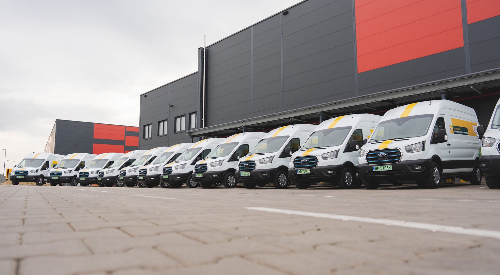 Flota elektrycznych Fordów Transitów dla InPostu