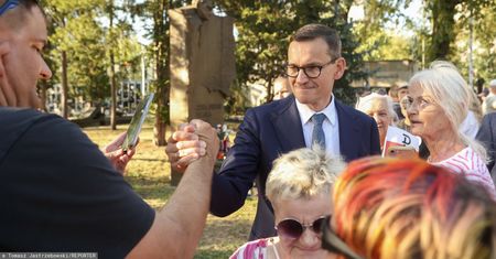 Decyzja PKW może otworzyć drzwi Morawieckiemu. "Nie porzucił prezydenckich ambicji"