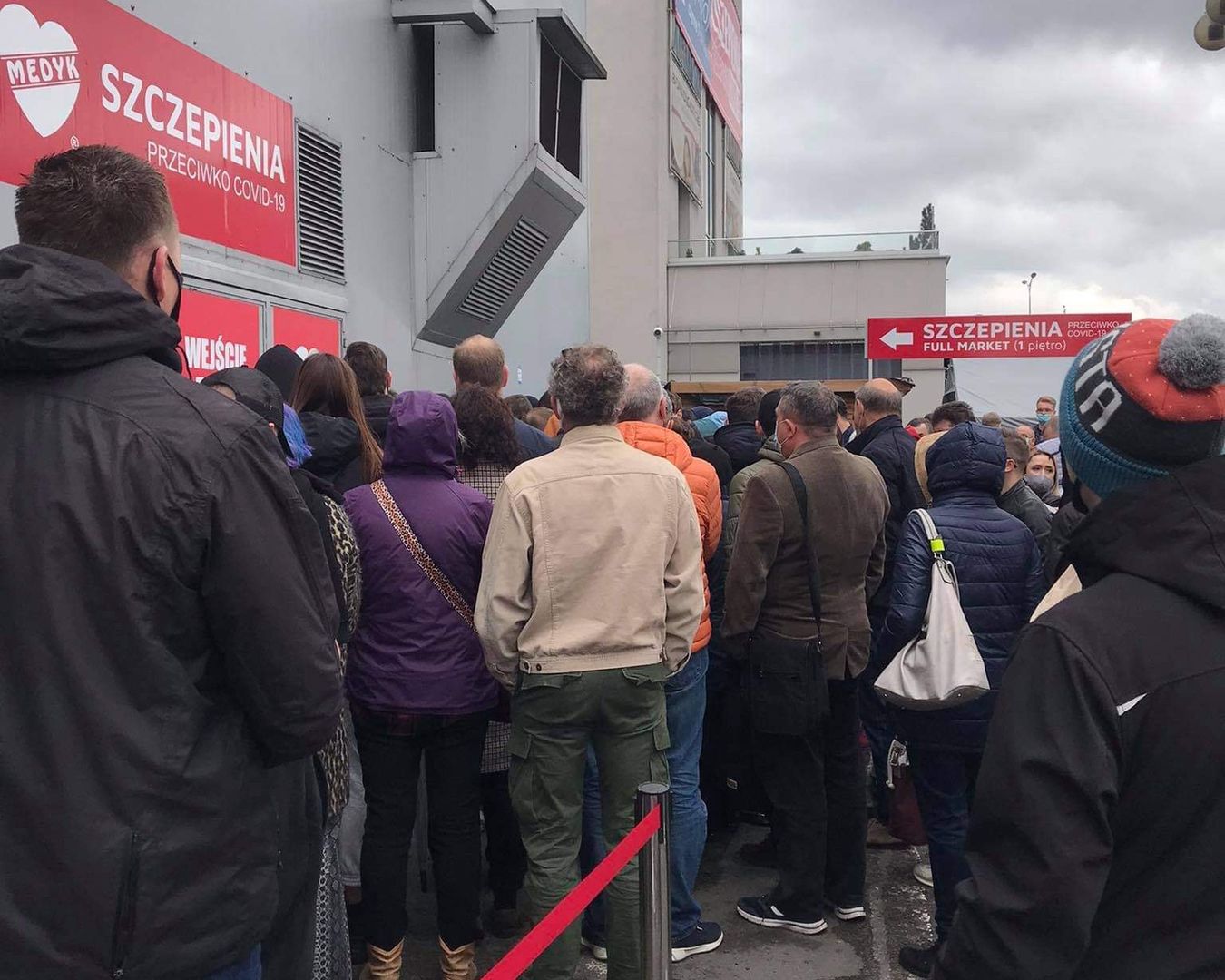 Rzeszów. Chaos w szczepieniach. Nie dojechało 33 tys. dawek Pfizera