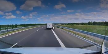 Pijany kierowca zatrzymany na Trasie Kaszubskiej. Jechał skradzionym autem