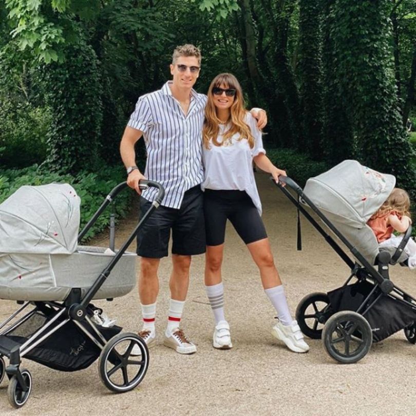 Anna i Robert Lewandowscy pochwalili się wózkami w sieci 