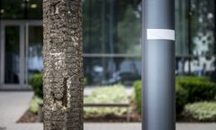 Warszawa. Betonowe słupy latarni wymienione na stalowe. Będzie nowocześnie