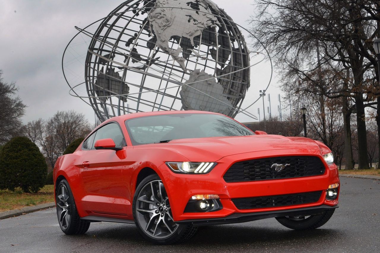 Nowy Ford Mustang (2015) z dieslem, hybrydą lub jako gniazdkowóz