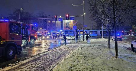 Zakneblowany mężczyzna w bagażniku. Śledczy o kulisach wypadku we Wrocławiu