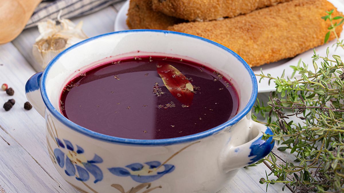 Barszcz czerwony można ugotować przed Wigilią