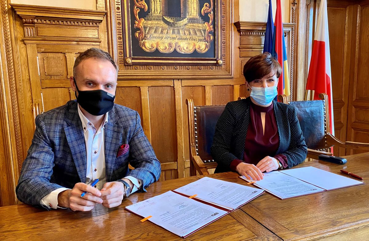 Śląskie. Umowę na kwotę prawie 5,6 mln złotych podpisała burmistrz Cieszyna Gabriela Staszkiewicz.