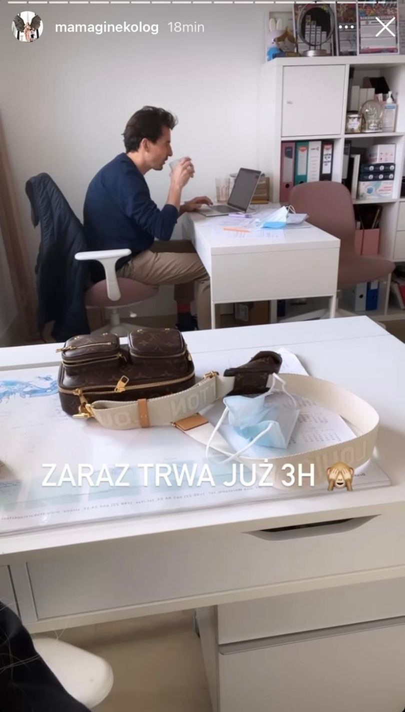 Mama Ginekolog chwali się nową torebką 