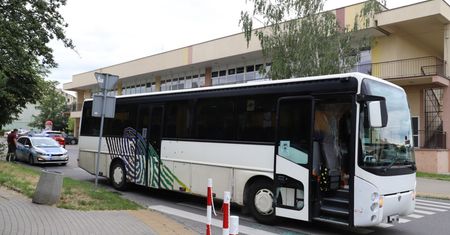 Pijany kierowca autobusu miał 2,5 promila. Doprowadził do kolizji z radiowozem