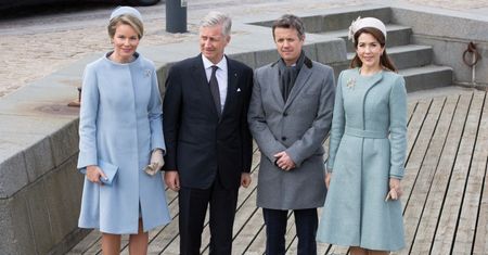 "Bliźniacze" stylizacje na królewskim spotkaniu w Danii: królowa Matylda czy księżna Mary? (ZDJĘCIA)