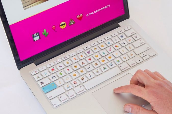 Emoji Keyboard: klawiatura z uśmieszkami! Ikonki zamiast liter