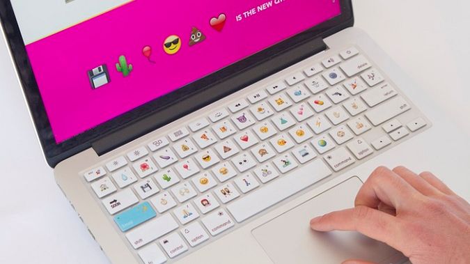 Emoji Keyboard: klawiatura z uśmieszkami! Ikonki zamiast liter 1