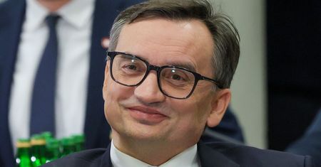Zagrał na nosie komisji. Ziobro pokazał kluczowy dokument