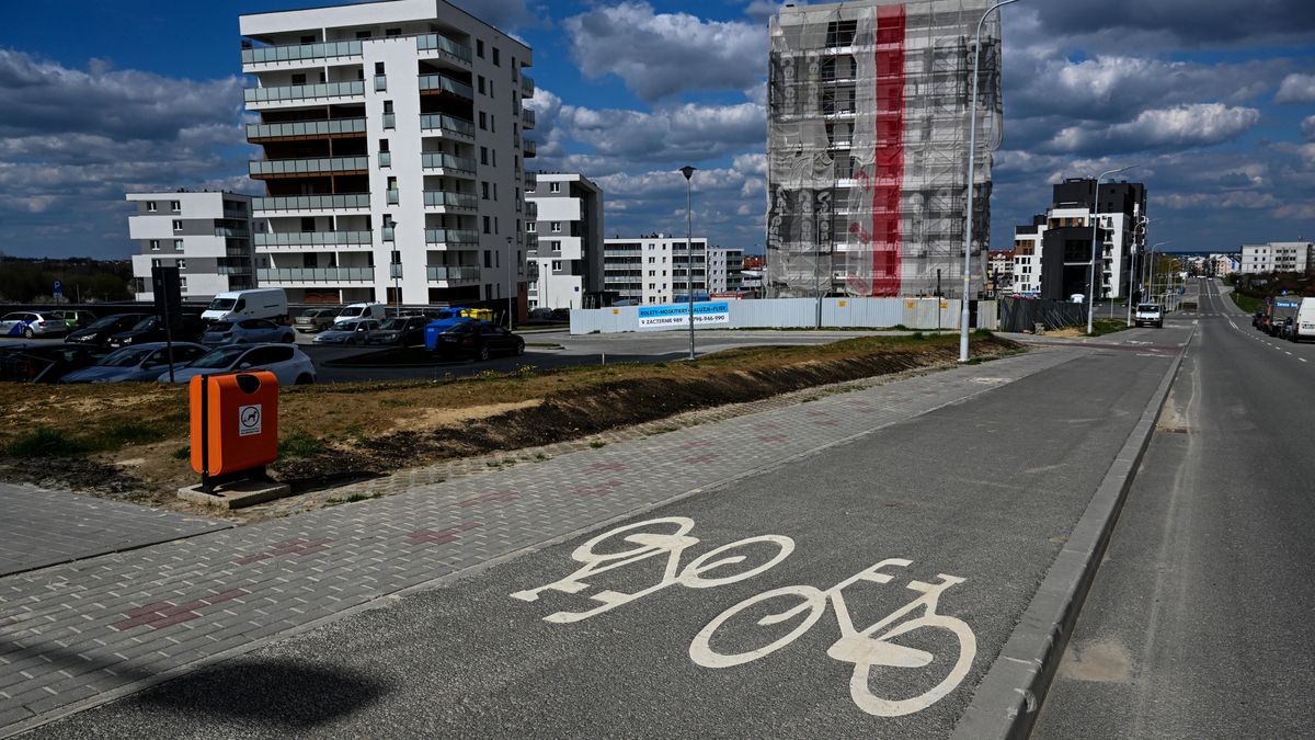 nowe bloki
Rzesz�w, 13.04.2023. Nowe bloki na osiedlu Franciszka Kotuli w Rzeszowie, 13 bm. (dd/awol) PAP/Darek Delmanowicz
Darek Delmanowicz
architektura, blok, bloki, budowa, budownictwo, cztery k�ty, ilustracja, ilustracje, kredyt, kupno, m, mieszkania, mieszkanie, mieszkaniowe, mieszkaniowy, osiedle, plac budowy, podwy�ki, rynek, sprzeda�, w�asne m, zamiana