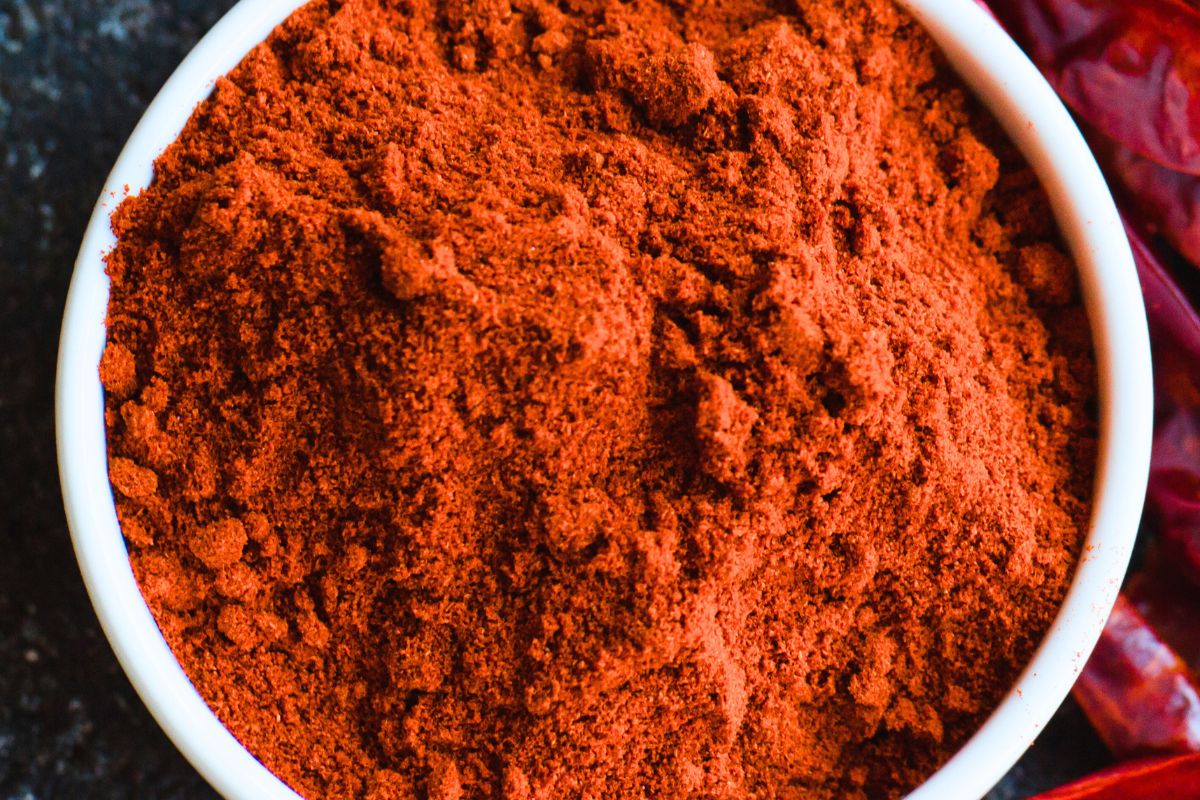 Po tę przyprawę warto sięgać zimą. Działa przeciwbólowo i poprawia krążenie