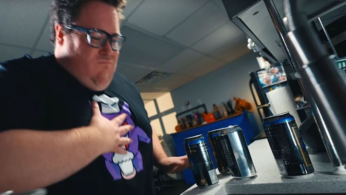 Lekarz opisał przypadek mężczyzny, który wypił 12 energetyków w 10 min