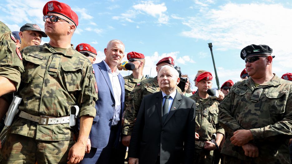 Jaros�aw Kaczy�ski
Marian Zubrzycki
piknik wojskowy, PiS, polityk, polityk polityka, polityka, prezes, spotkanie, swi�to wojska polskiego, wicepremier