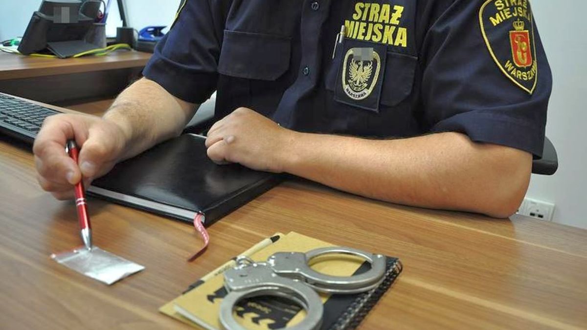 Zgłosił służbom, że ma przy sobie narkotyki.