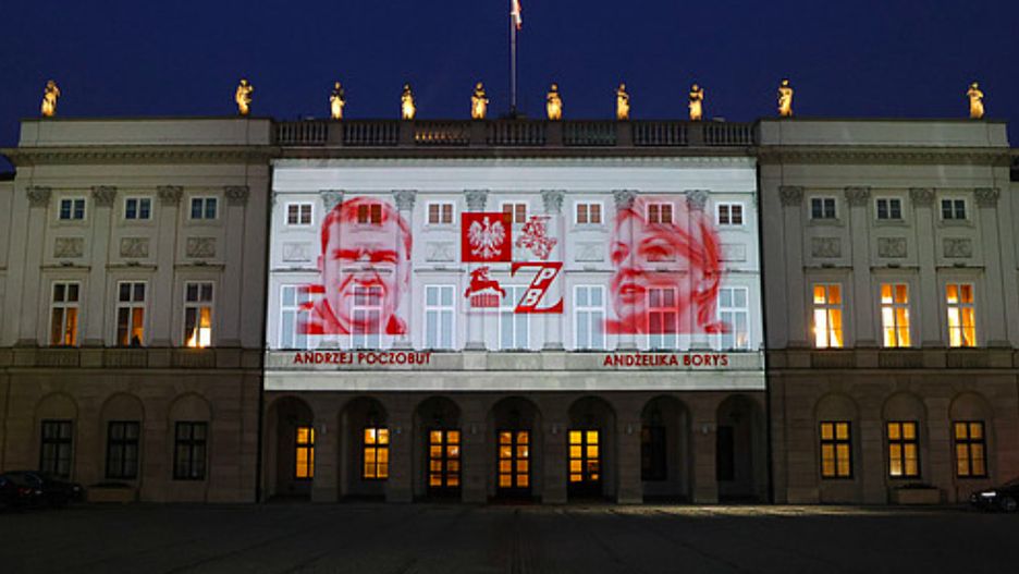 Warszawa. Iluminacja na fasadzie Pałacu Prezydenckiego to gest solidarności z Polakami z białoruskiej organizacji polonijnej 
