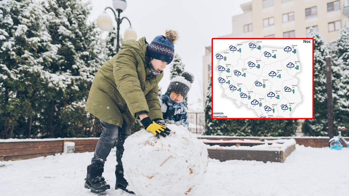 Two boys rolling snowball on the playground
Children walk in warm clothes in winter. They roll snowballs to make a snowman
Anastasiia Sienotova