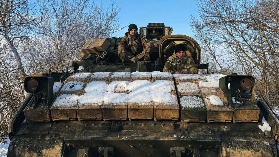 Ukraińska załoga M2A2 Bradley, która skutecznie zniszczyła rosyjski T-90M