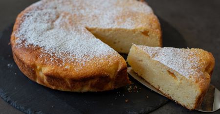 Przepis na sernik z wiaderka. Awaryjny deser dla niezapowiedzianych gości