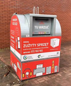 Tychy. Do kontenera wrzucisz elektrośmieci. Odpady przerobią na ule