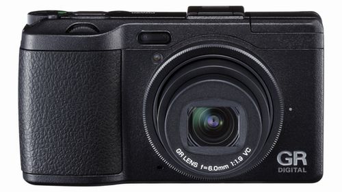 Ricoh GR DIGITAL IV - szybkość, jasne szkło i hybrydowy AF zagrożą Nikonowi i Canonowi? 1