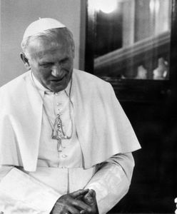 Zmarła królowa Elżbieta II. Poznała pięciu papieży, pokazano zdjęcia