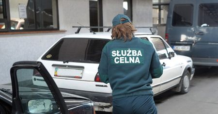 Celnik wystawi mandat drogowy