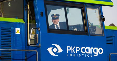 Kolej zasypuje pokoleniową lukę
