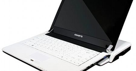 Laptop z zewnętrzną kartą graficzną GeForce GT220