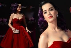 Katy Perry chwali się dekoltem