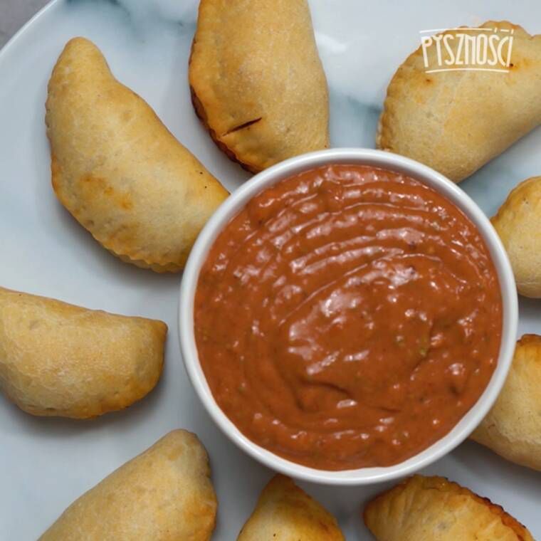 mini calzone o smaku burgerów
