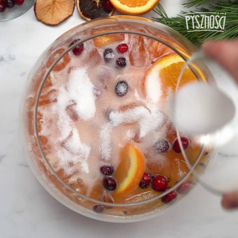 świąteczny poncz ze świeżych owoców