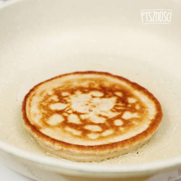 pancakes z karmelizowanymi jabłkami