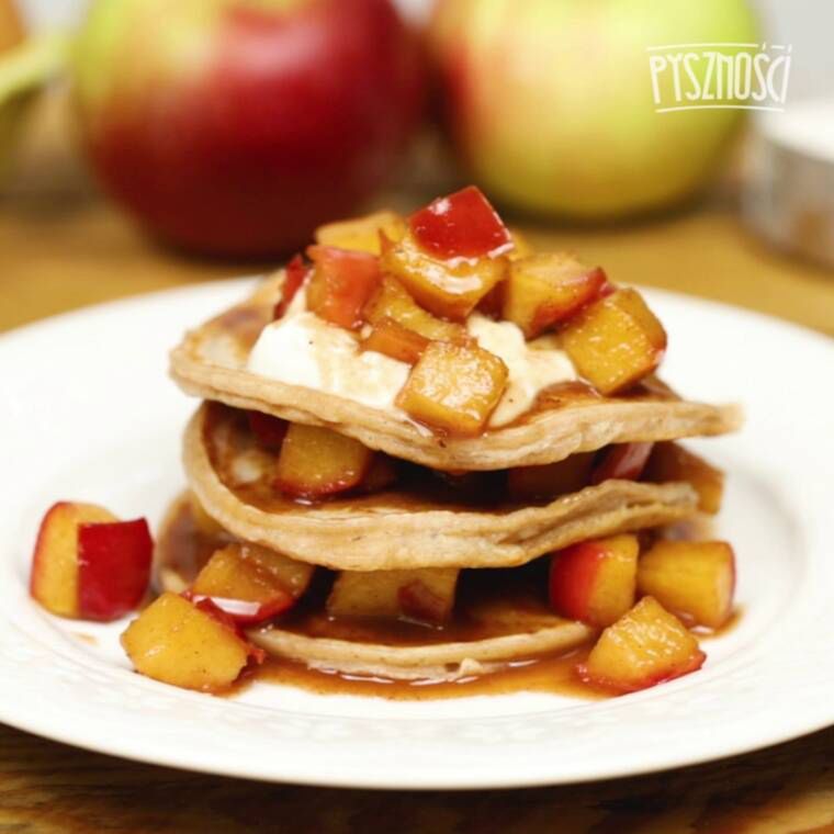 pancakes z karmelizowanymi jabłkami