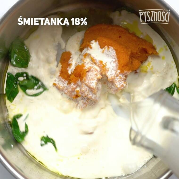 kremowy makaron z dynią i szpinakiem